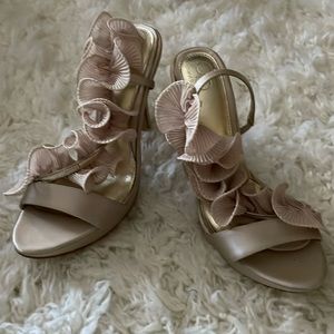 Beautiful, unique ruffle design heels